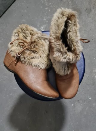 Botas marrones con pelo