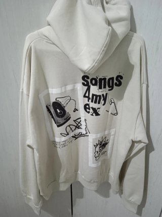Sudadera PLAS beige estampada