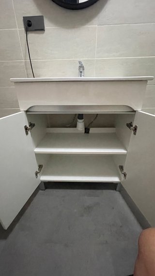 Mueble de baño con lavabo de cerámica
