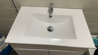 Mueble de baño con lavabo de cerámica