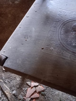 Silla antigua de madera tallada