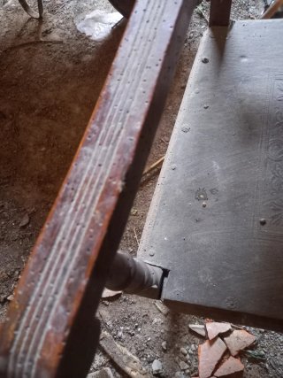 Silla antigua de madera tallada