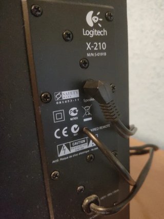 Altoparlanti 2.1 Logitech X-210 con telecomando