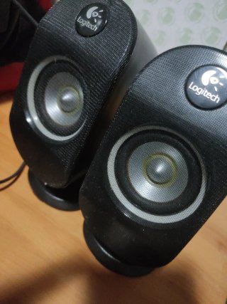 Altoparlanti 2.1 Logitech X-210 con telecomando
