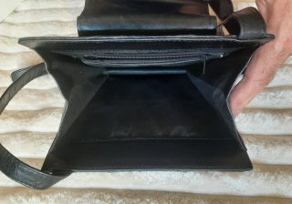 Bandolera unisex cuero negra 70s