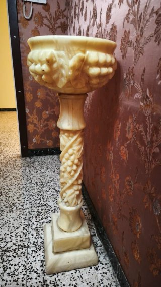 Pie de mármol decorativo