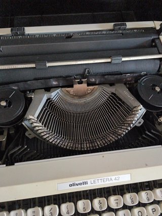 Máquina de escribir Olivetti Lettera 42