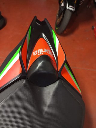 Tapa Colín Aprilia Tuono V4 Original