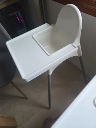 2 Seggioloni Ikea con vassoio.