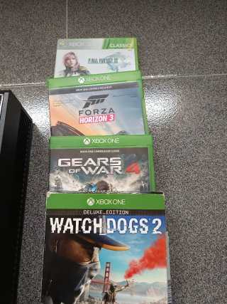 Vendo Xbox One + jogos + comando sem fios (pen)