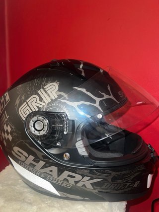 Casco de moto negro con diseño SHARK TALLA XS