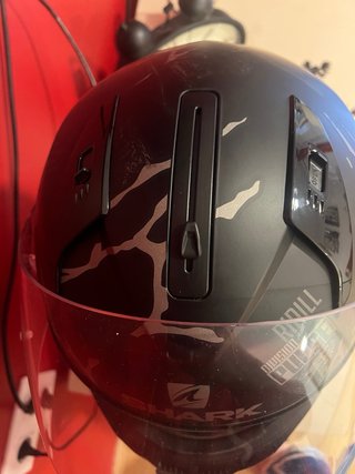 Casco de moto negro con diseño SHARK TALLA XS