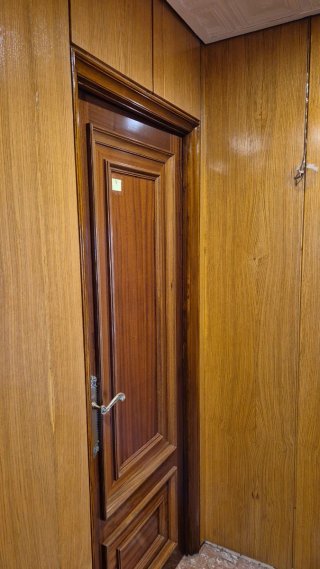 Lote de puertas madera pesadas y emplomadas