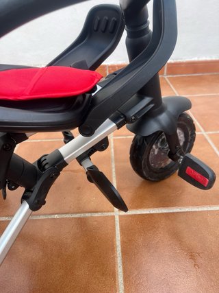 Triciclo QPLAY Rojo Casi Nuevo
