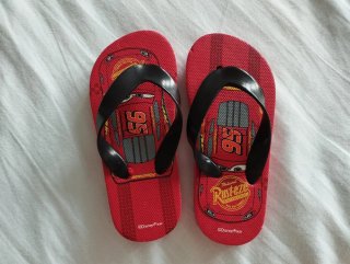 Cangrejeras Estampado Marino y chanclas de cars