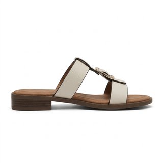 Sandalias planas mujer con hebilla dorada