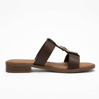Sandalias planas mujer con hebilla dorada