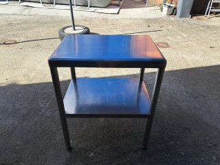 Mesa de acero inoxidable con estante