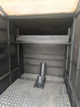 Remolque cerrado para motos