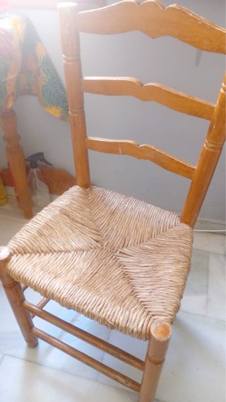 Mesa de madera con cajón
