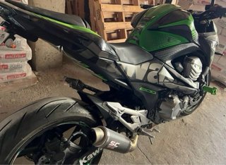 Kawasaki Z800 Negra y Verde