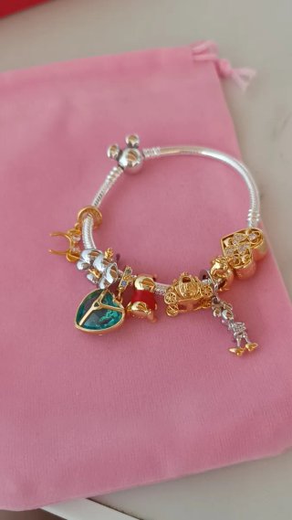 Pulsera Disney con 8 charms