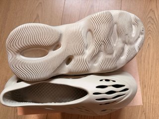 Zapatillas Yeezy Foam RNR Stone Salt