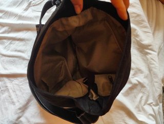 Bolso negro con estampado Kilroy Was Here