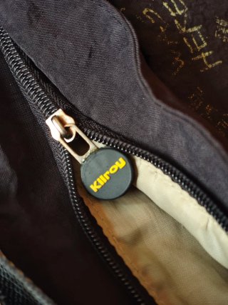 Bolso negro con estampado Kilroy Was Here