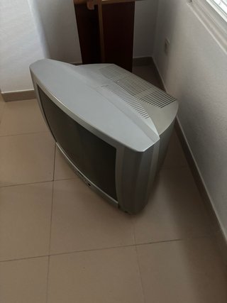 Televisor CRT Basic Line Plateado
