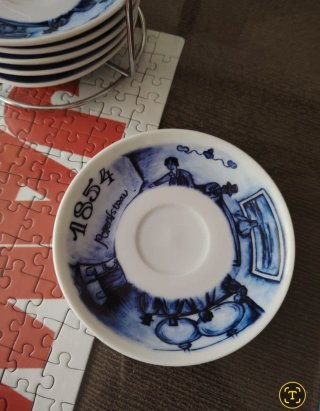 Set di tazze e piatti in porcellana antica