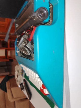 Máquina de escribir azul vintage