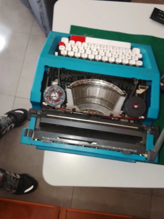 Máquina de escribir azul vintage