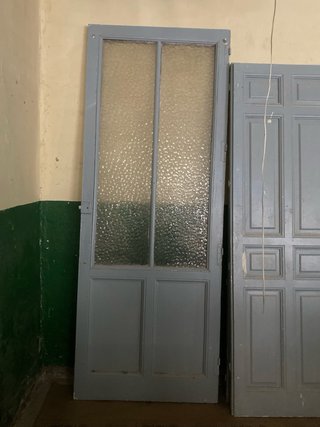 Puertas de madera maciza a cuarterón. Recuperadas.