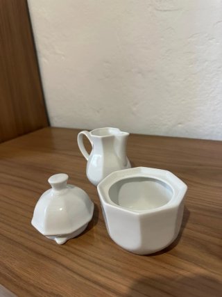 Juego de tetera y tazas de cerámica