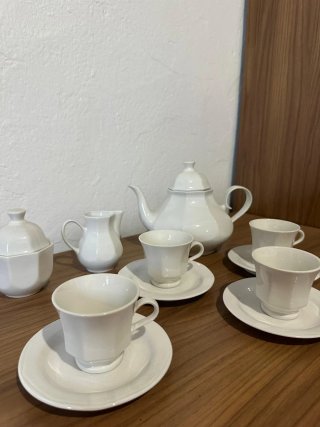 Juego de tetera y tazas de cerámica