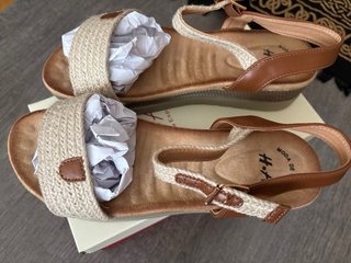 Sandalias H.A Moda España Beige/Marrón Talla 38