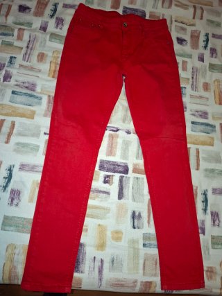 Pantalón vaquero rojo