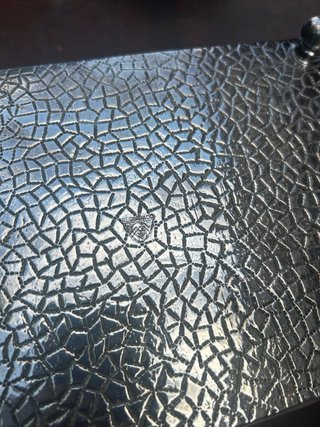 Caja de metal decorada