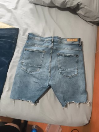 Pantalón corto Zara denim desgastado