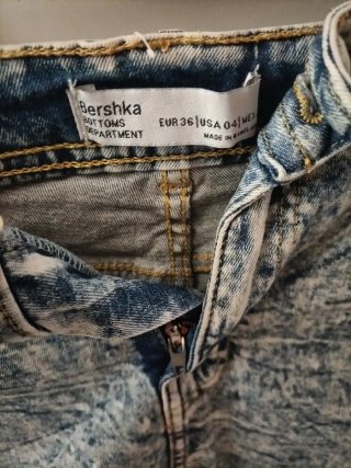 Shorts vaqueros Bershka efecto desgastado