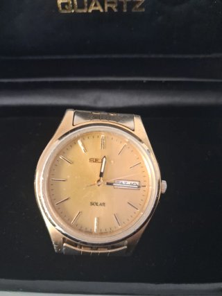 Reloj Seiko Quartz Solar Dorado