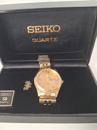 Reloj Seiko Quartz Solar Dorado