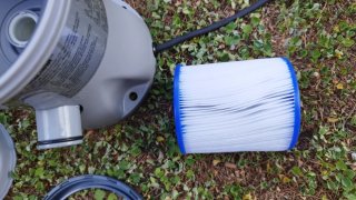 Bomba con filtro para piscina