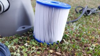 Bomba con filtro para piscina