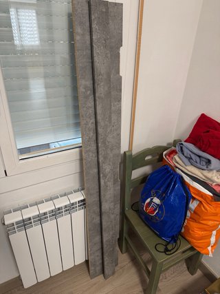 2 Baldas grises de madera para pared
