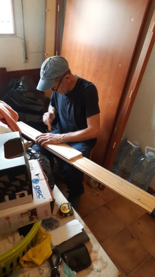 Herramientas de carpintería: sierra, martillo, des