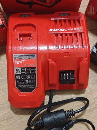Cargador Milwaukee M12-18FC RapidCharge