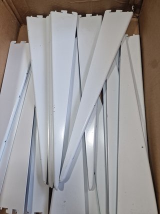 Soportes para estanterías Emuca (20 uds)