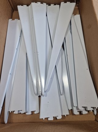 Soportes para estanterías Emuca (20 uds)